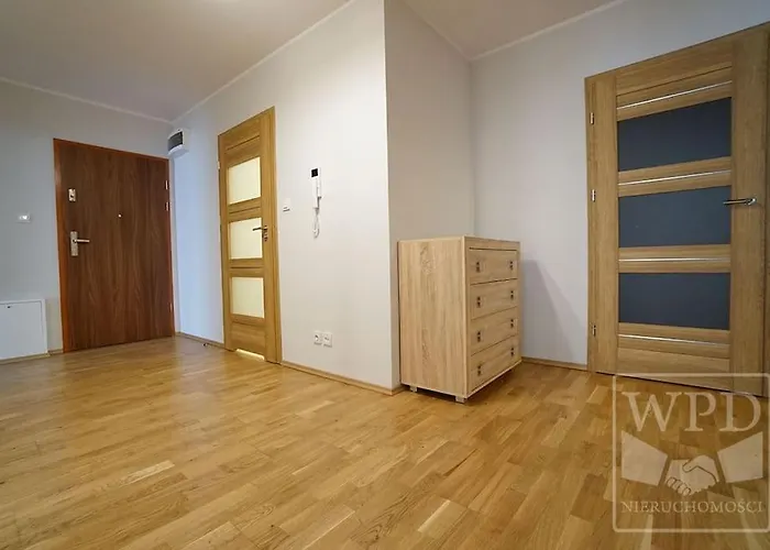 Big Apartment - Old Town - 3 Rooms - Private Parking